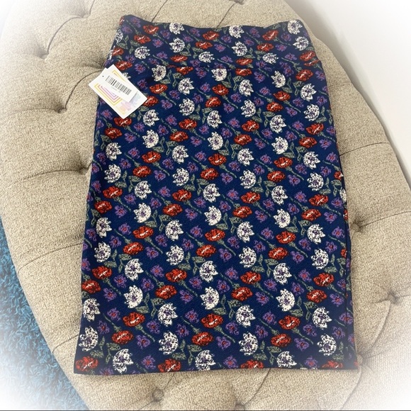 💕Beautiful NWT Lularoe Cassie pencil skirt💕 - Picture 3 of 9